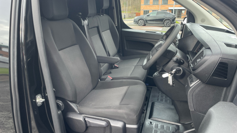 Vauxhall Vivaro L2 Diesel 1.5 Turbo D 120 Pro H1 Van